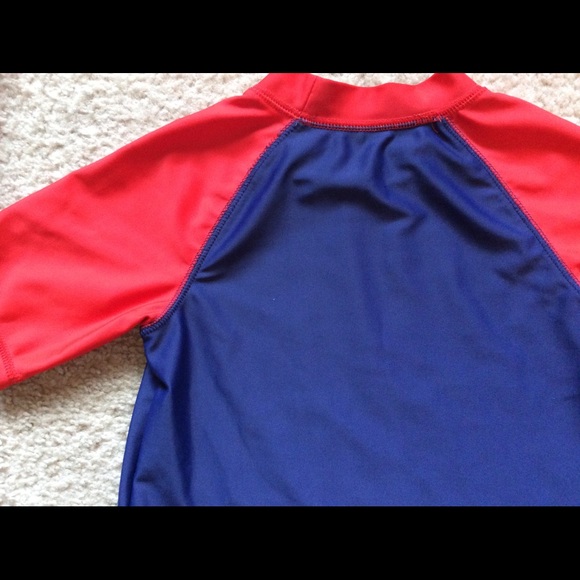 Boys H&M Marvel swim shirt. - Picture 5 of 5